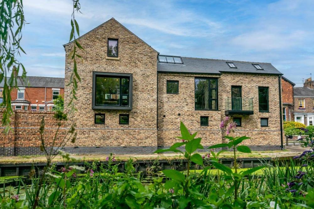 Urban self-build on a former garage brownfield plot